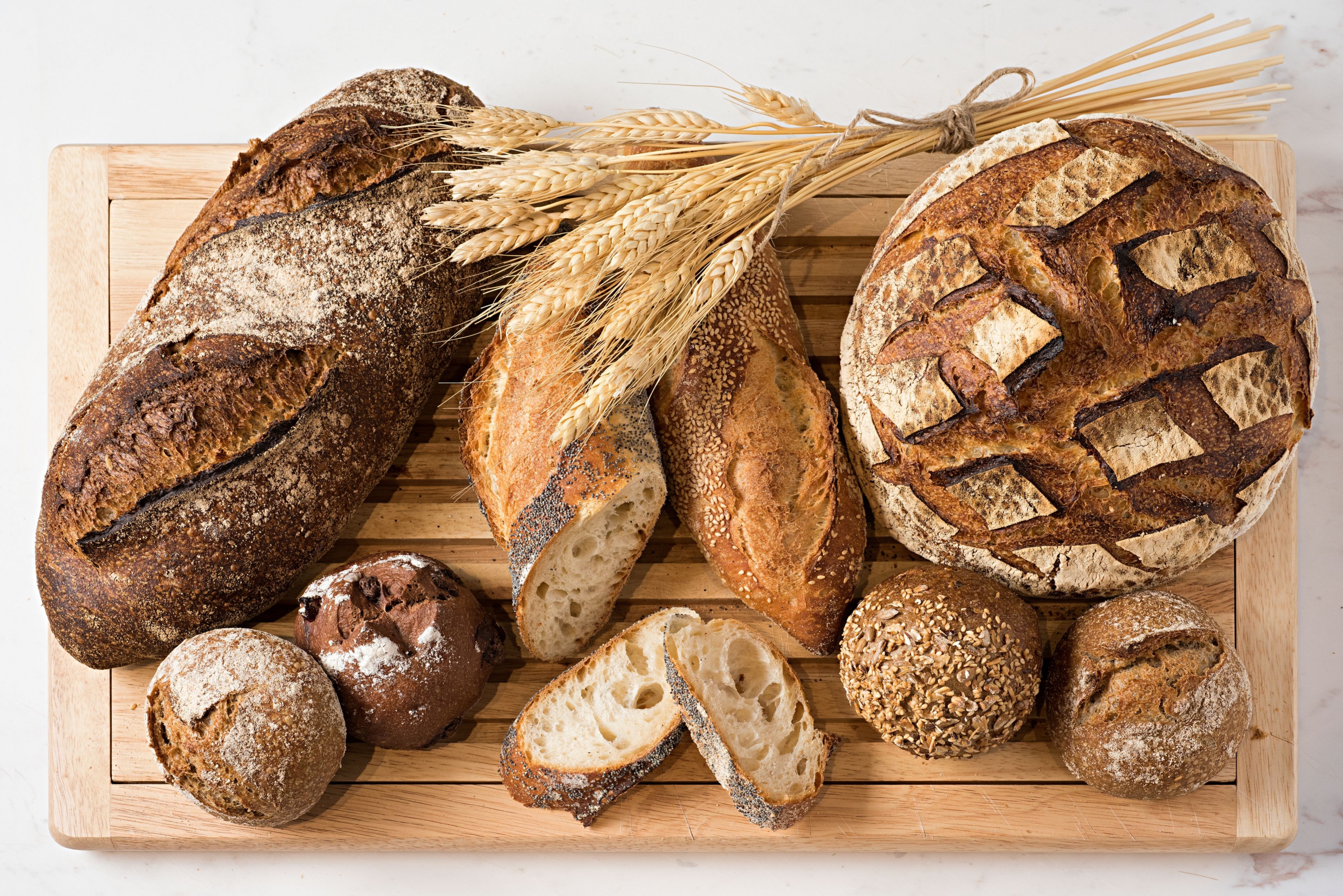 Φούσκωμα: Θα μειωθεί αν κόψετε το ψωμί; – Τα προβλήματα υγείας που προκαλούνται από το σιτάρι