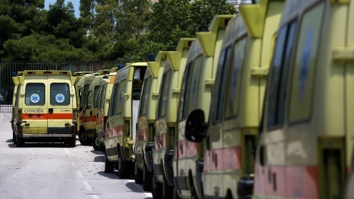 Θεσσαλονίκη: Διαμαρτυρία εργαζόμενων του ΕΚΑΒ κατά της αναστολής εργασίας ανεμβολίαστων