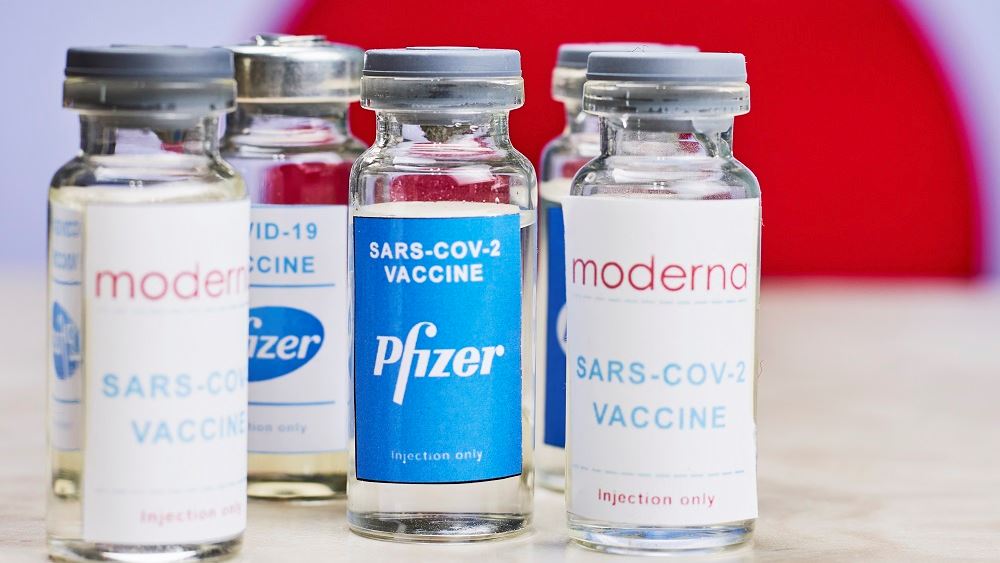 CDC: Εμπειρογνώμονες συνιστούν τα εμβόλια Pfizer και Moderna έναντι της J&J